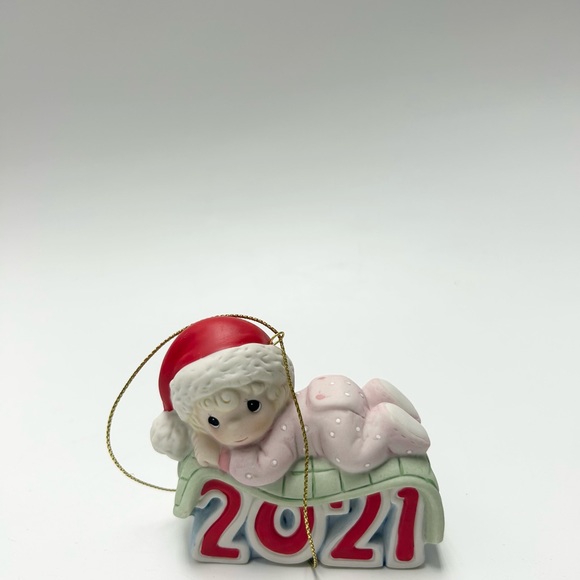🌨️❄️🔴Precious Moments - Baby’s 1st Christmas (2021) Porcelain Ornament - Picture 5 of 17